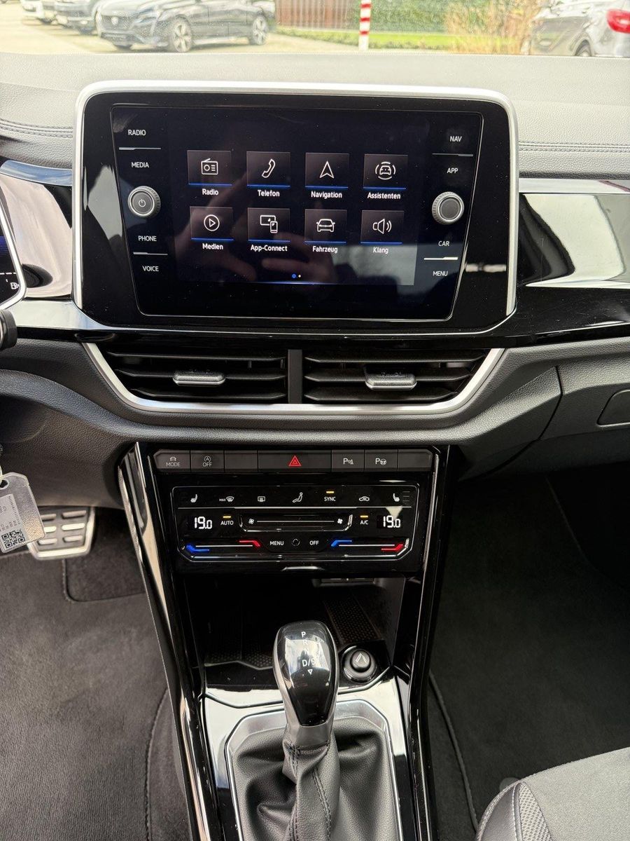 Volkswagen T-Roc 2.0 TDI R-Line - Samsaru's Car Outlet