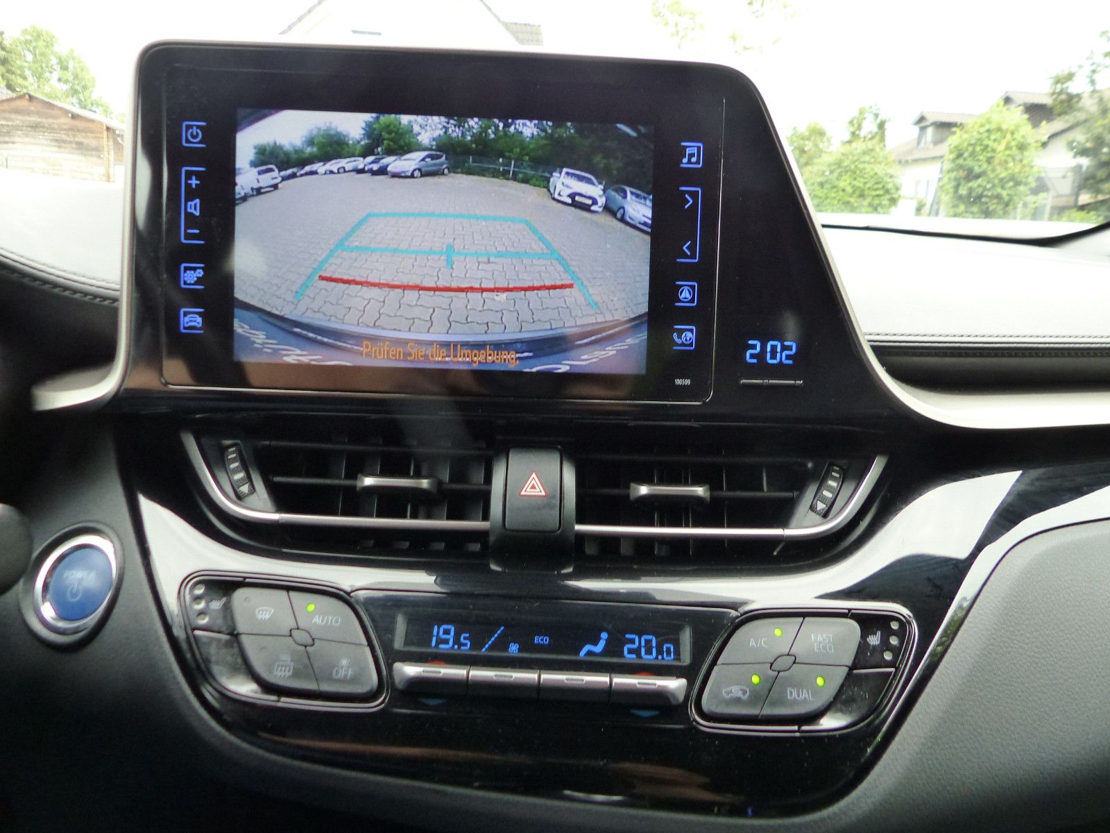 Toyota C-HR 1.8 VVT-i Hybrid Club - Samsaru's Car Outlet