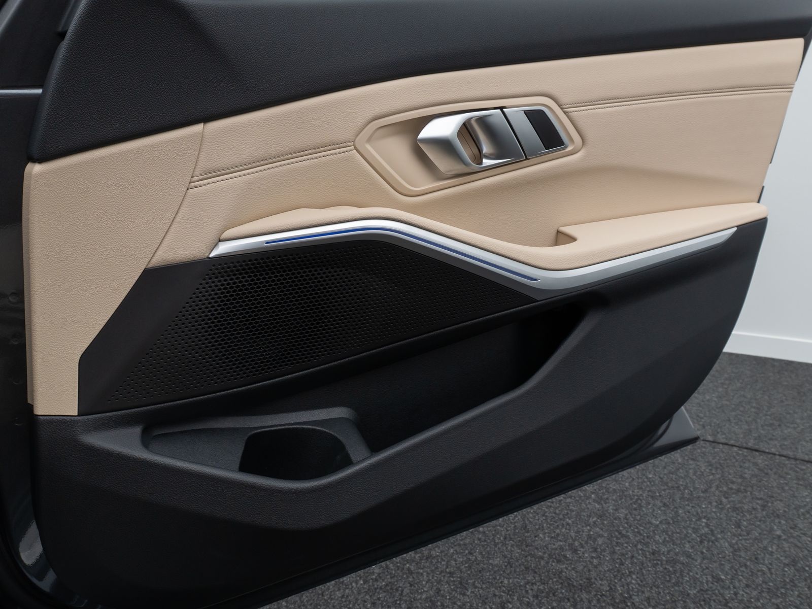 BMW 320d Luxury Line - Samsaru's Car Outlet
