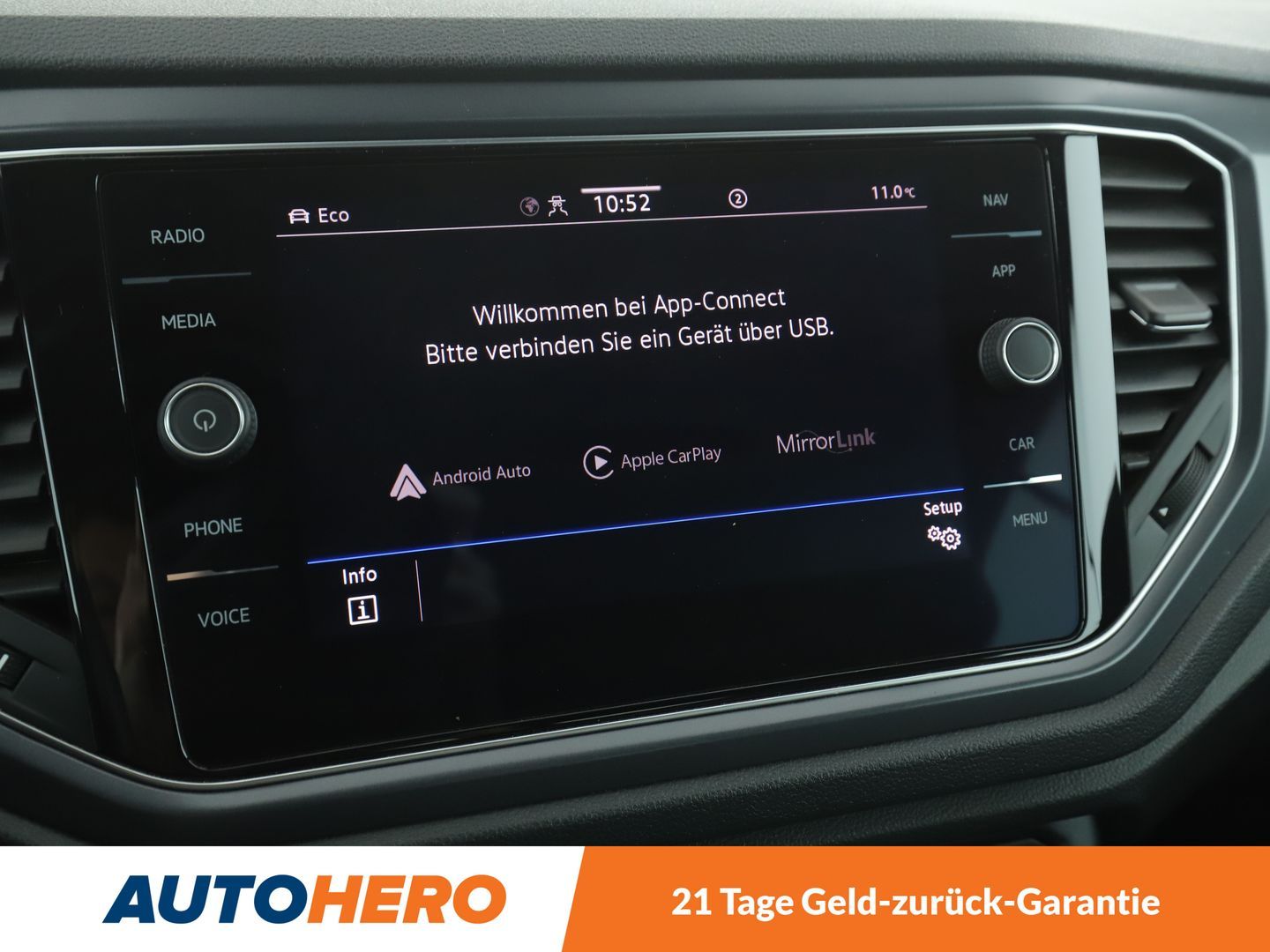 Volkswagen T-Roc 1.5 TSI ACT R-Line - Samsaru's Car Outlet