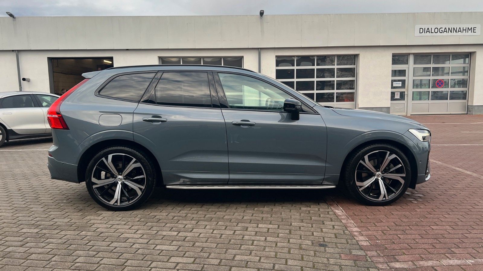 Volvo XC60 B5 D Ultimate Dark AWD*360°*AHK*HUD*LUFT*
