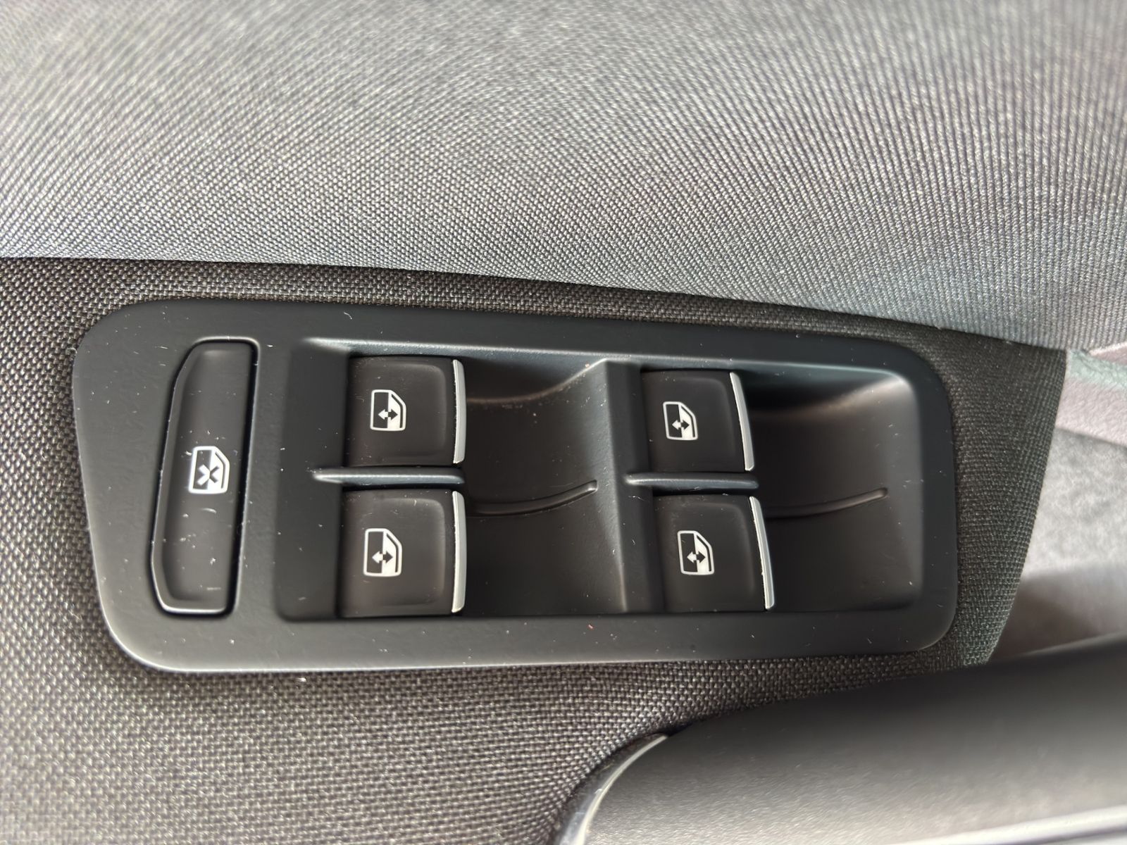 Volkswagen Golf VII Variant 2.0 TDI Highline - Samsaru's Car Outlet