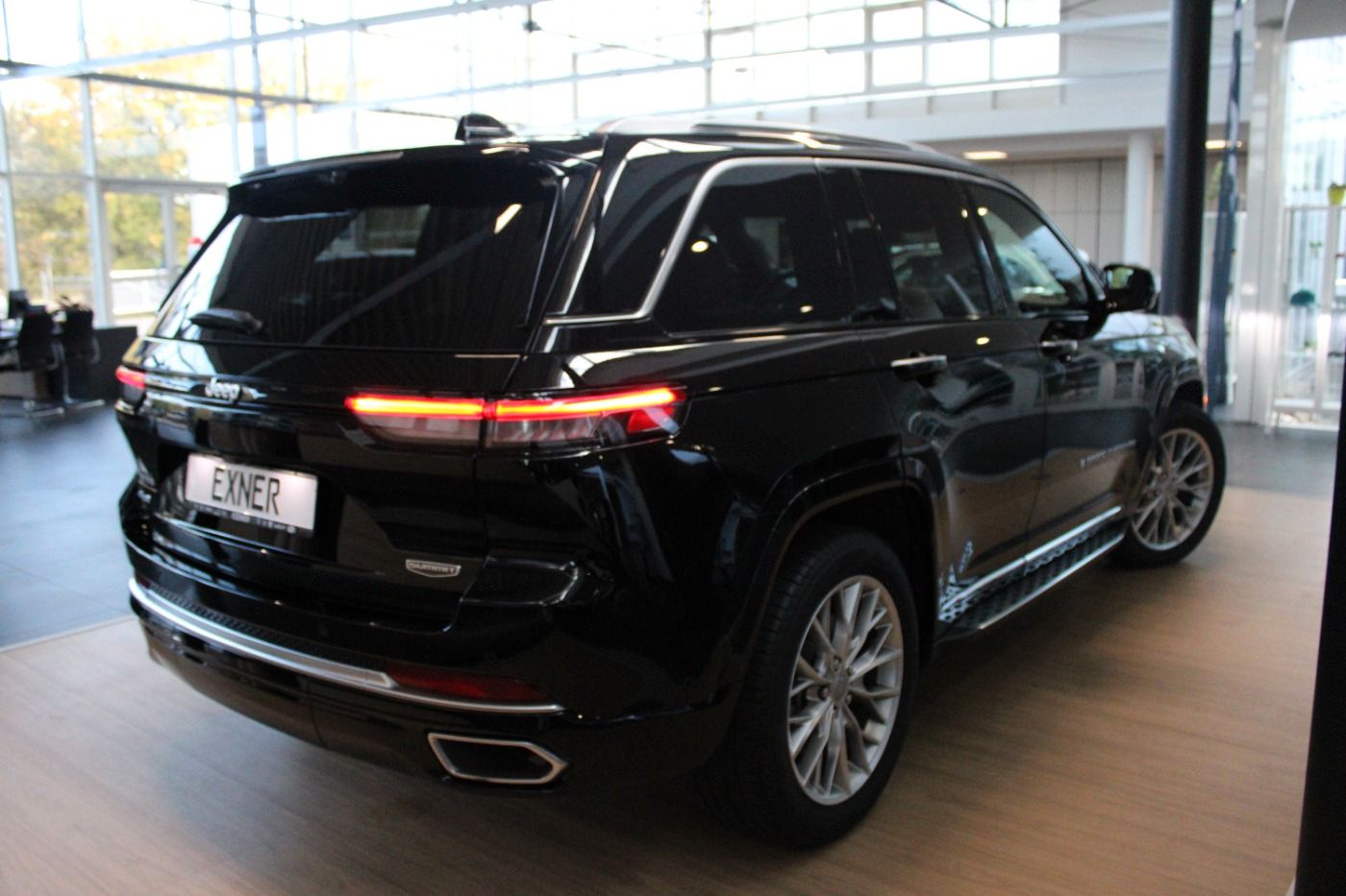 Jeep Grand Cherokee 5.7 L V8 Hemi 360° Kamera