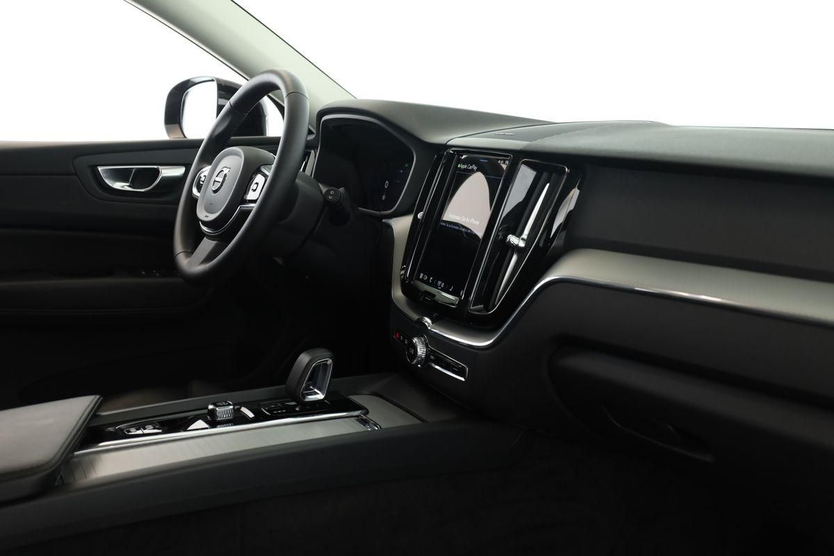 Volvo XC60 B4 AWD Plus Dark LED Pano ACC Kam 21" AHK