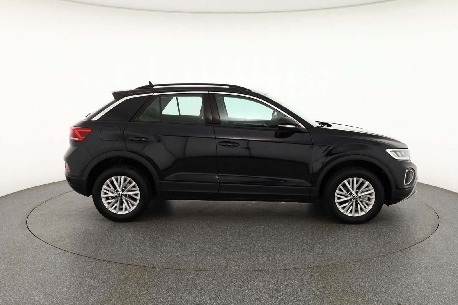 Volkswagen T-Roc 1.5 TSI DSG - Samsaru's Car Outlet