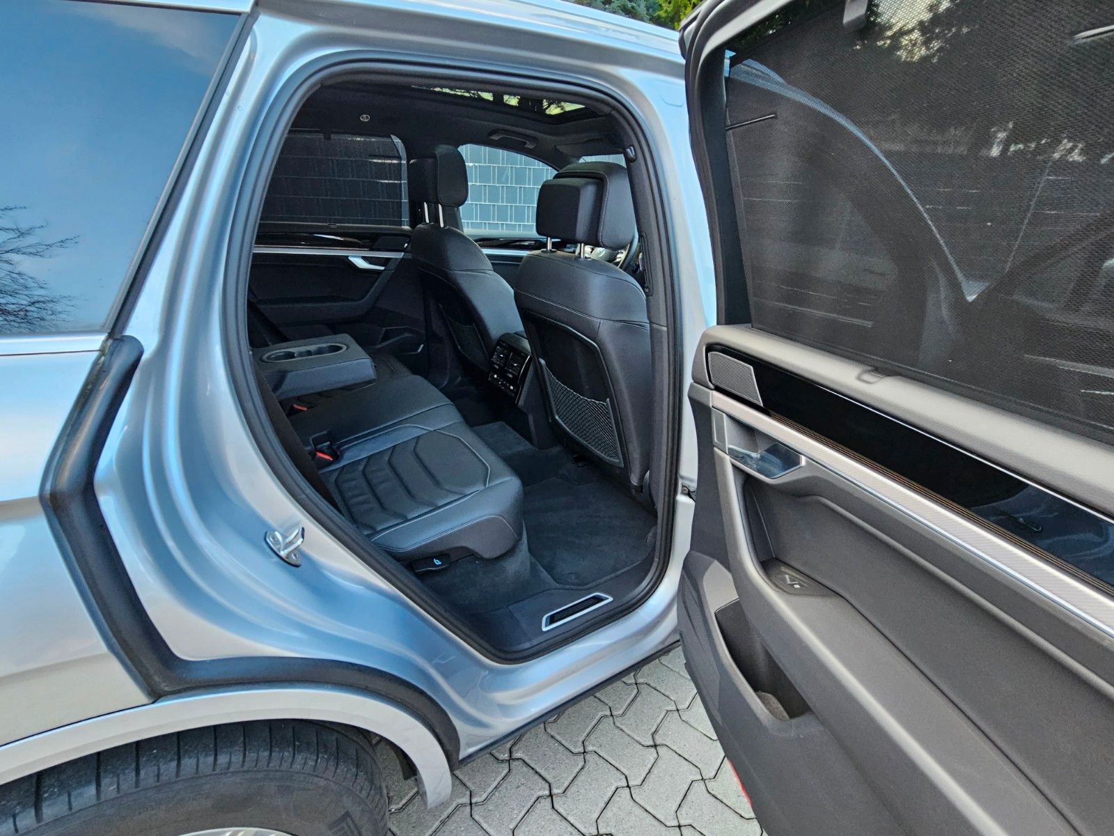 Volkswagen Touareg R-Line 4Motion - Samsaru's Car Outlet