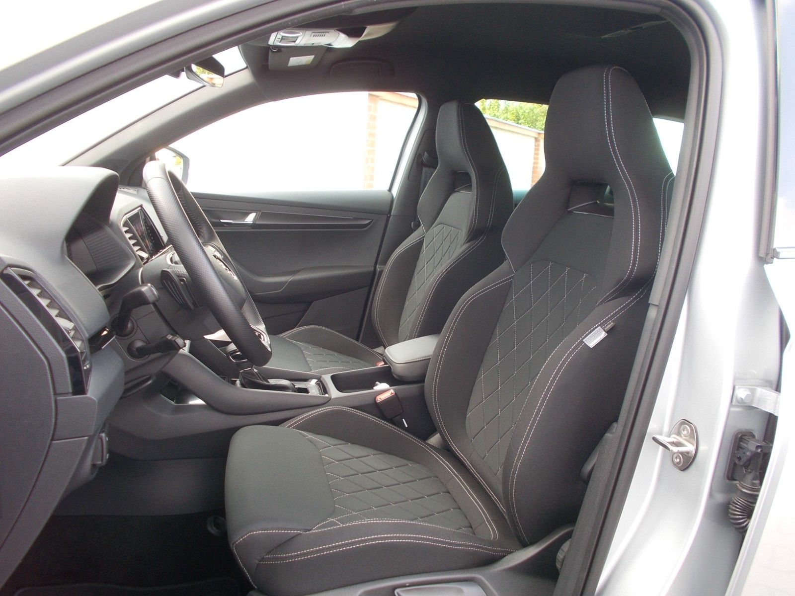 Skoda Karoq  1.5 TSI Sportline * DSG * Navi *AHK *360°