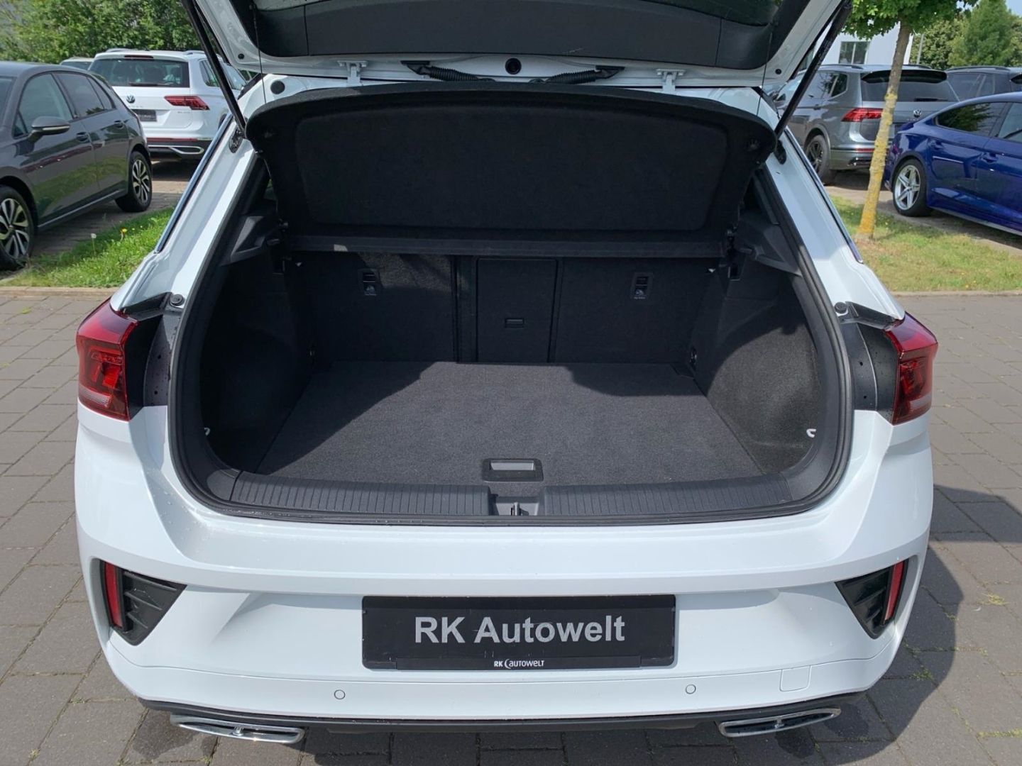 Volkswagen T-Roc 2.0 TDI R-Line - Samsaru's Car Outlet