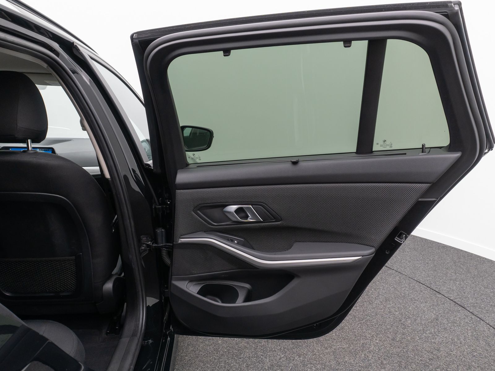 BMW 330e xD - Samsaru's Car Outlet