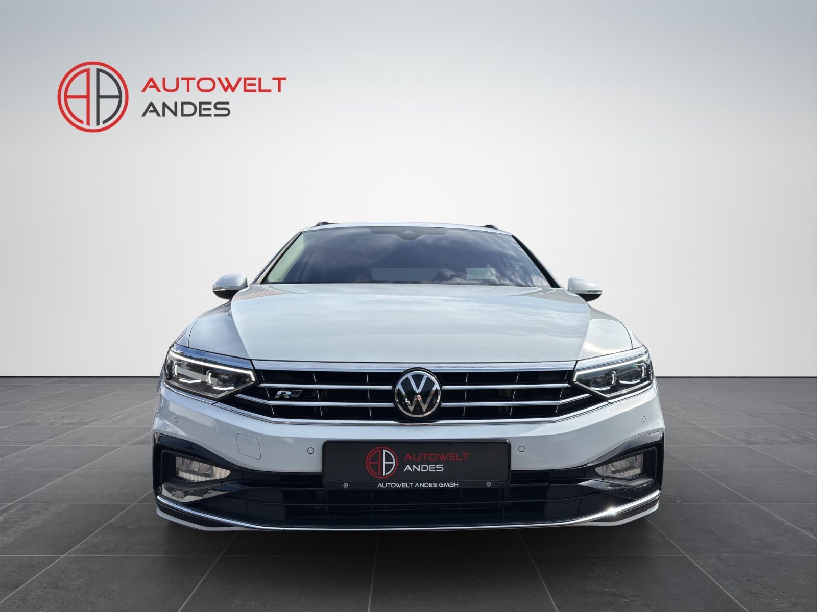Volkswagen Passat Var. R Line - Samsaru's Car Outlet