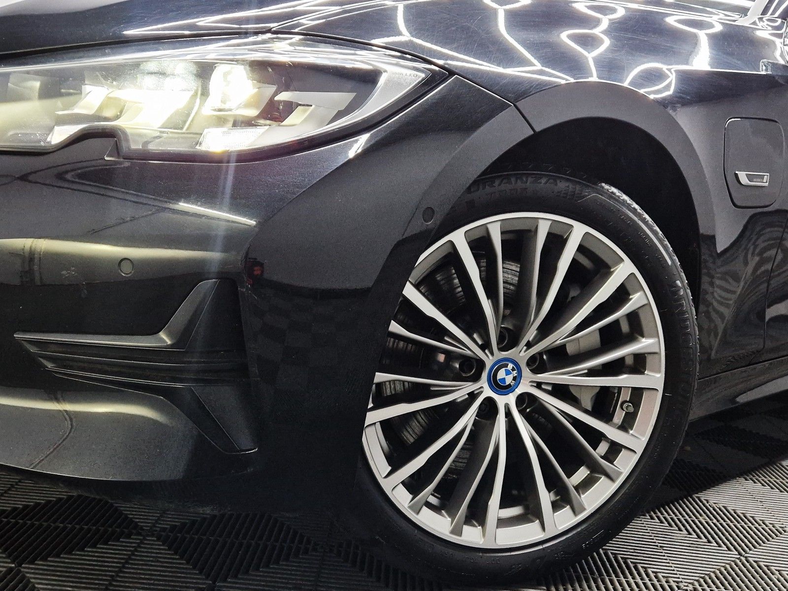 BMW 330 e Sport Line - Samsaru's Car Outlet