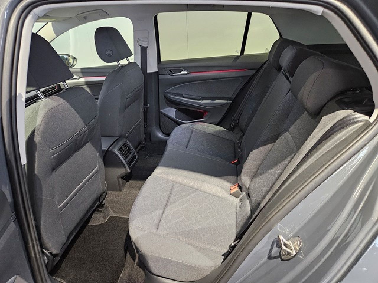 Volkswagen Golf 1.5 eTSI Life DSG - Samsaru's Car Outlet