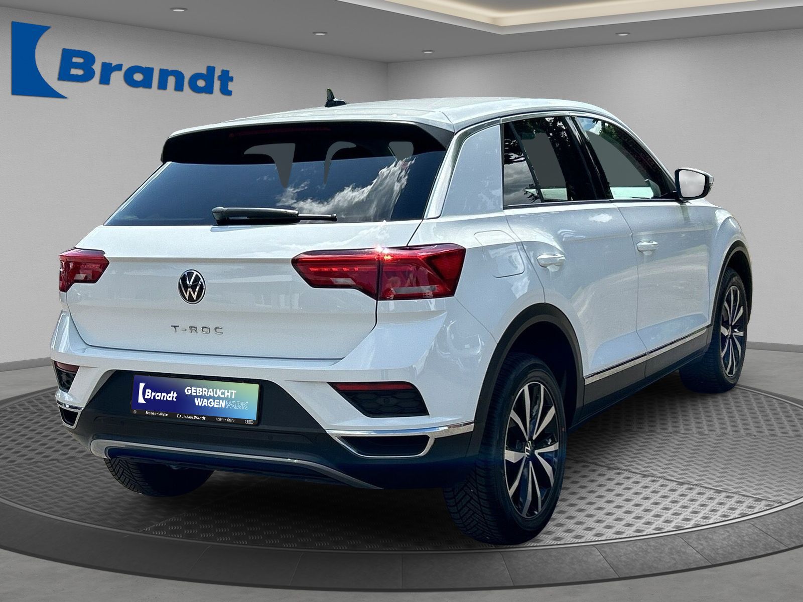 Volkswagen T-Roc 2.0 TDI Style - Samsaru's Car Outlet