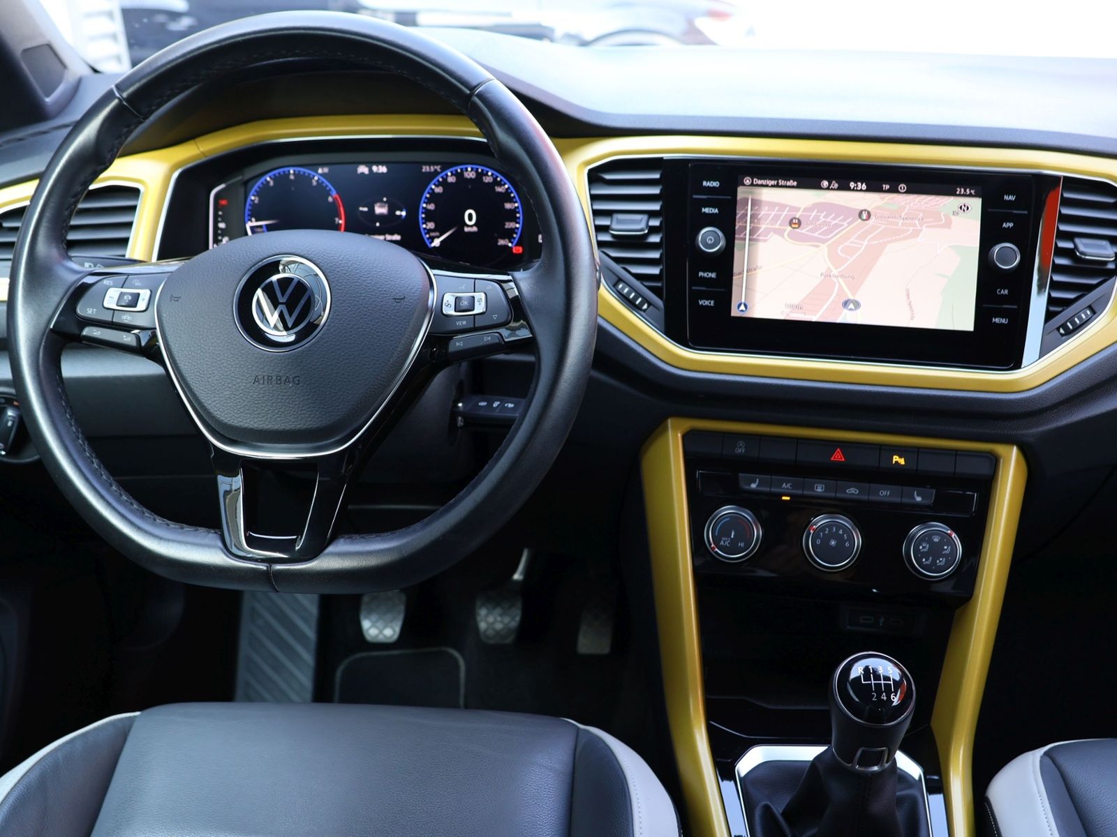 Volkswagen T-Roc Style - Samsaru's Car Outlet