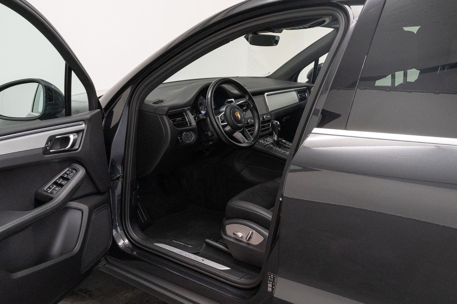Porsche Macan S - Samsaru's Car Outlet