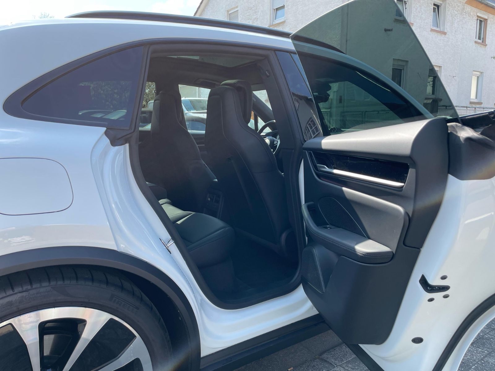 Porsche Macan 4 - Samsaru's Car Outlet