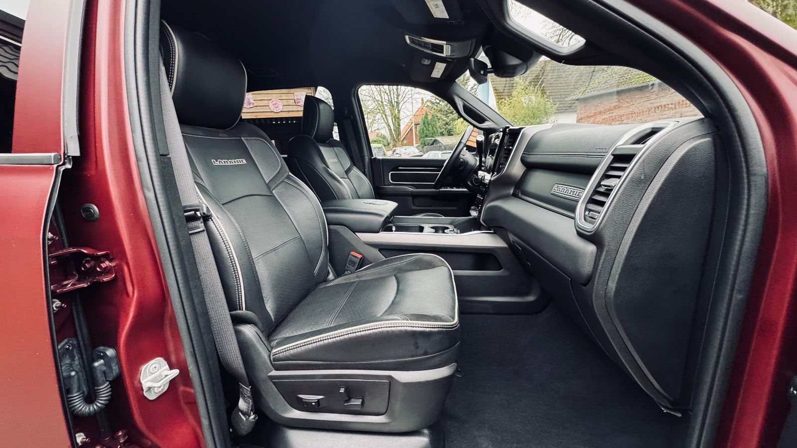 Dodge LIMITED*2500*6,7L DIESEL*BÜGEL*NAVI*AHK*GARANTIE