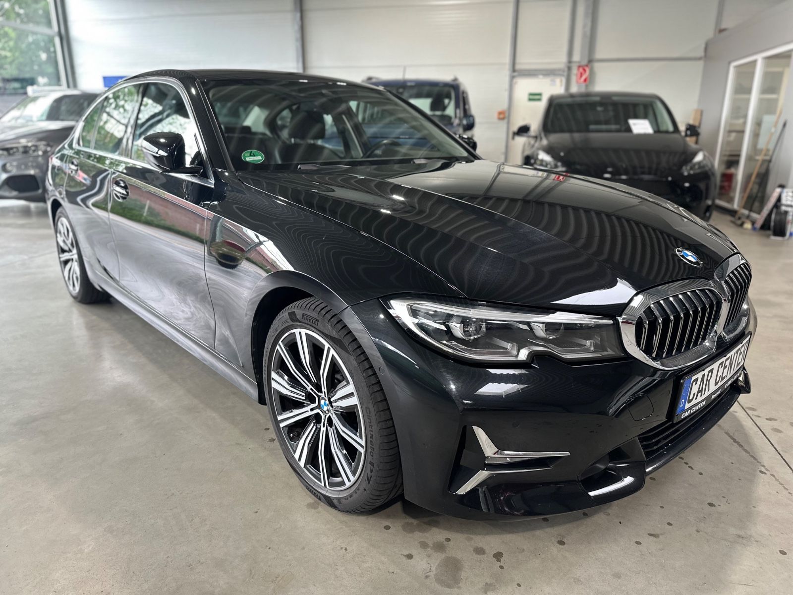 BMW 320 i Lim. Luxury Line - Samsaru's Car Outlet