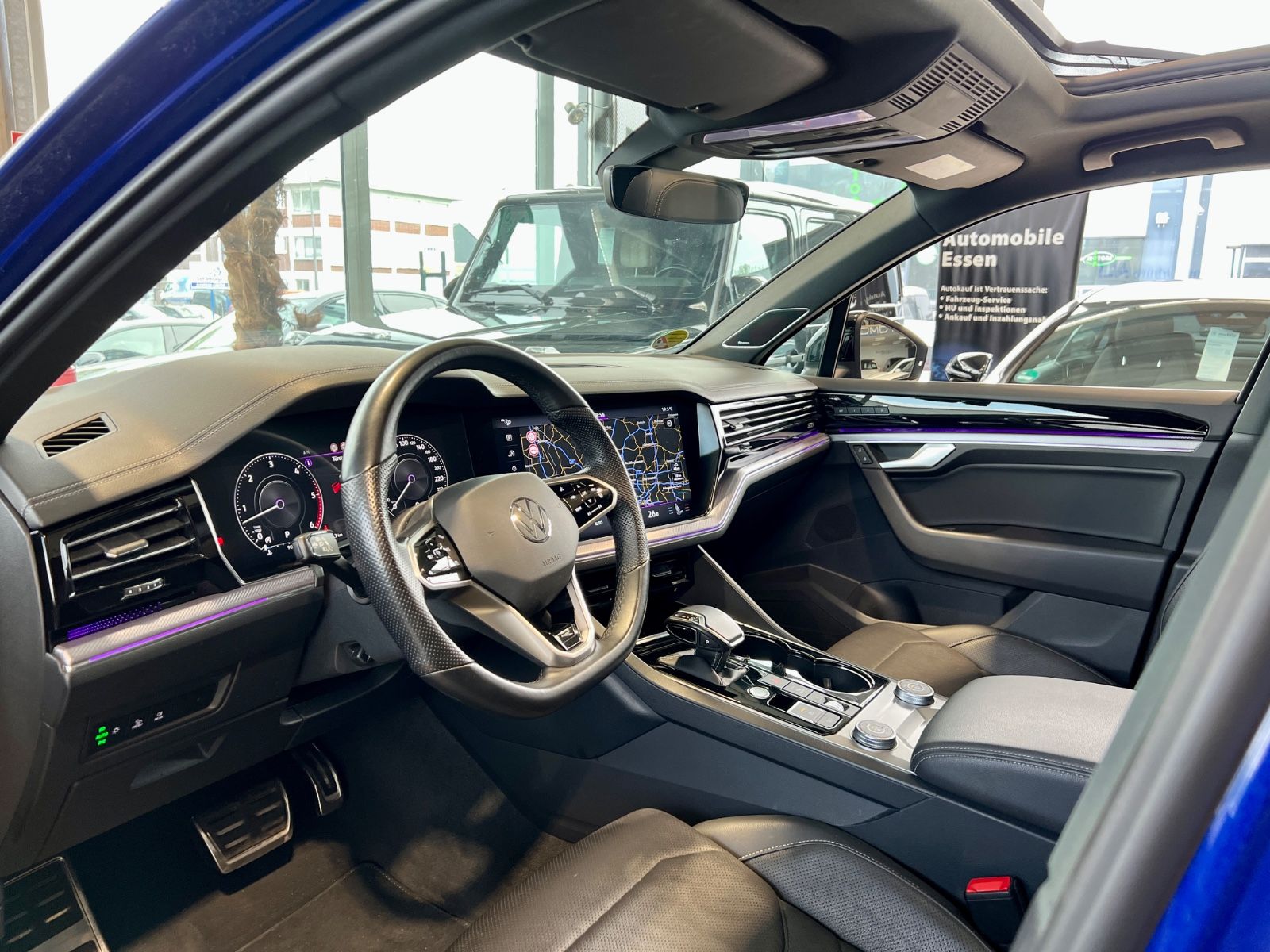 Volkswagen Touareg R-Line 4Motion - Samsaru's Car Outlet