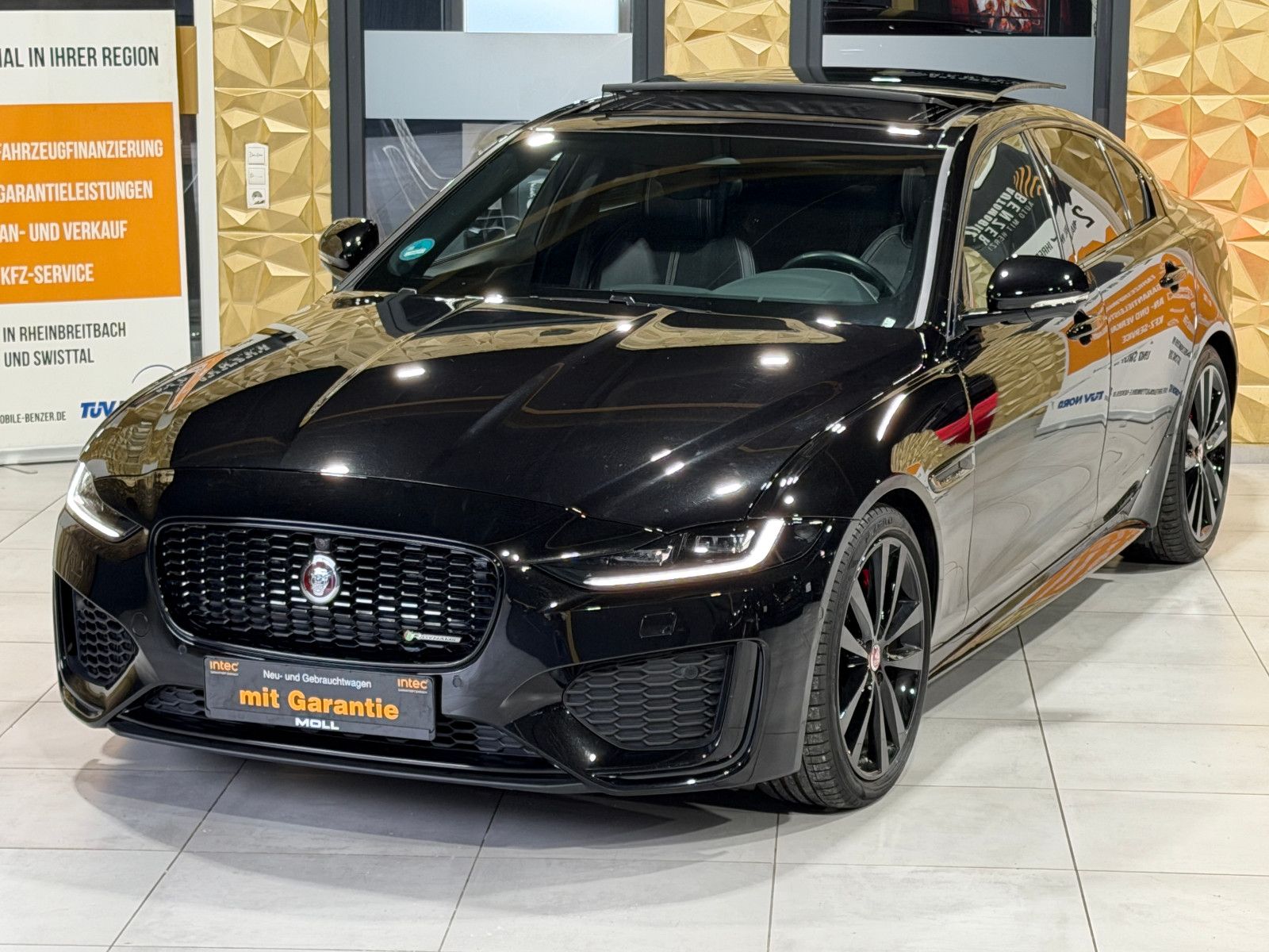 Jaguar XE R-Dynamic Black/PANO/360''KAM/MERIDIAN/LED
