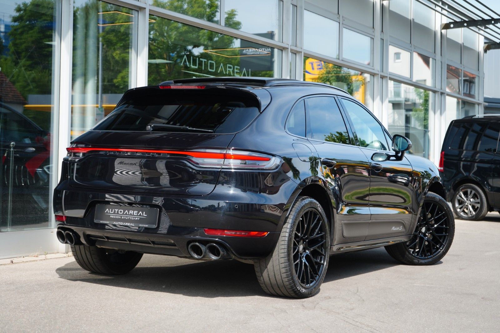 Porsche Macan S - Samsaru's Car Outlet
