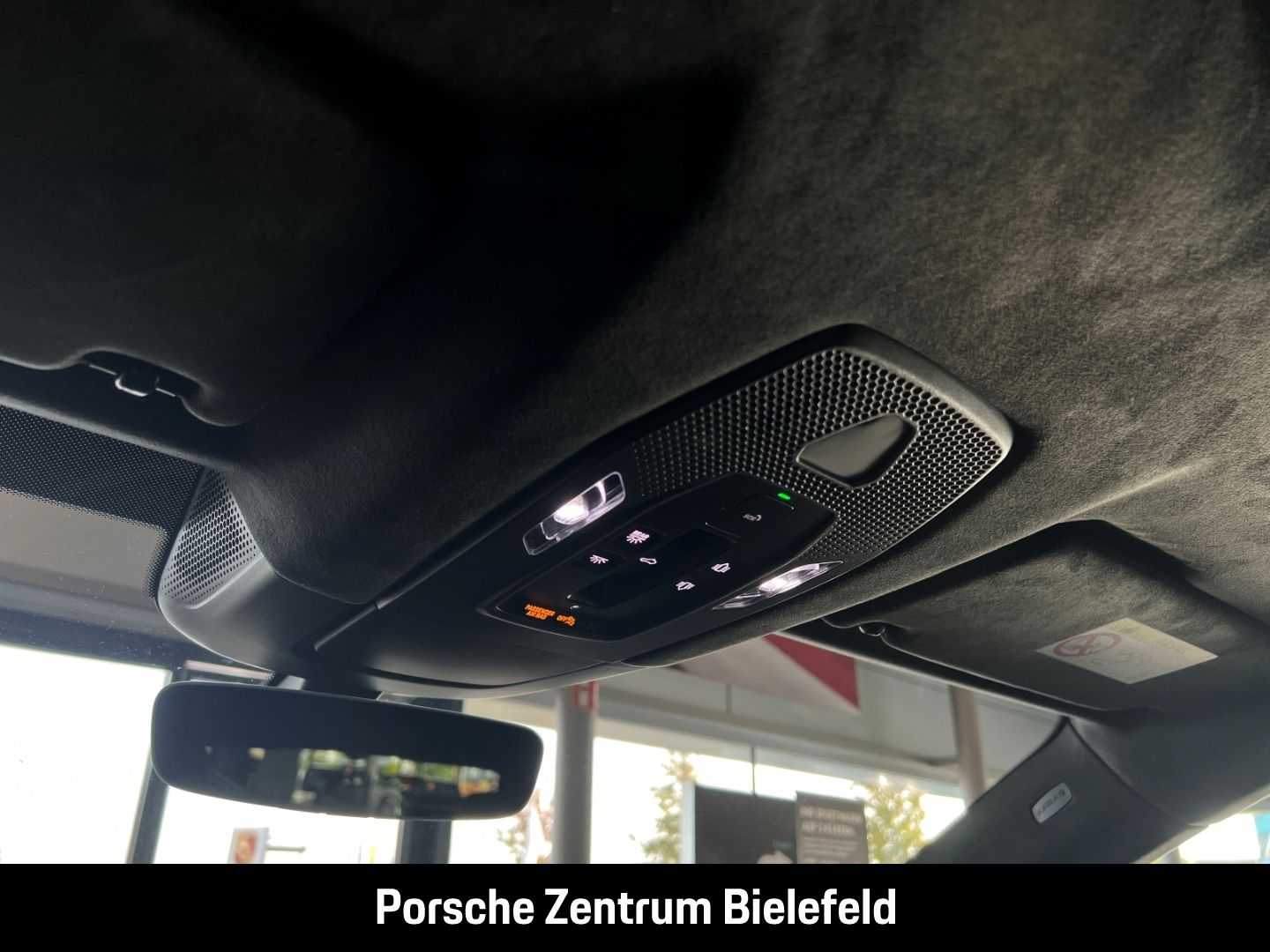 Porsche Macan Turbo HA-Lenkung Head-Up Sitzbelüftung