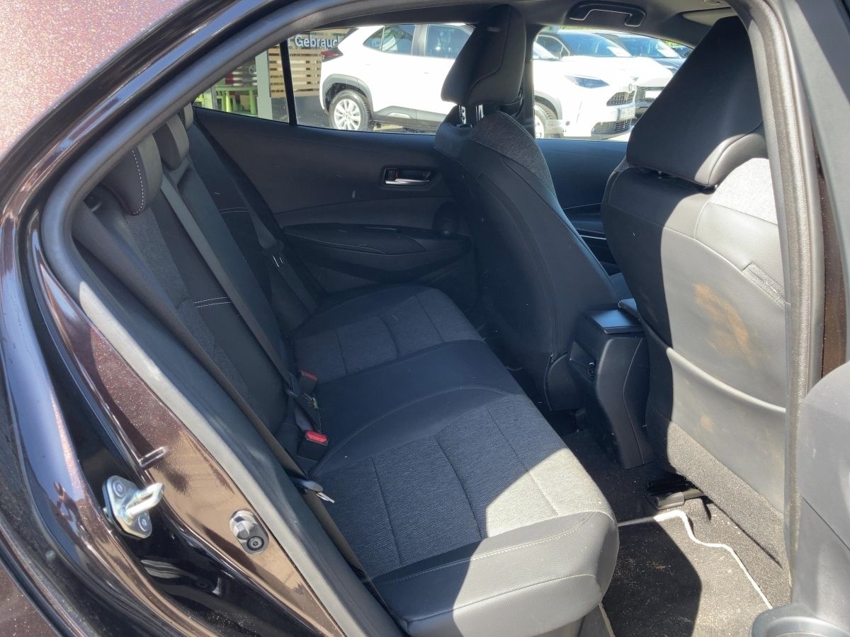 Toyota Corolla 1.8-l-Hybrid - Samsaru's Car Outlet
