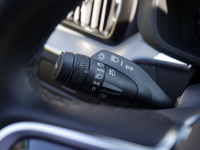 Volvo XC60 B4 Plus Dark SHZ H/K HGSD NAVI FACEL. LED