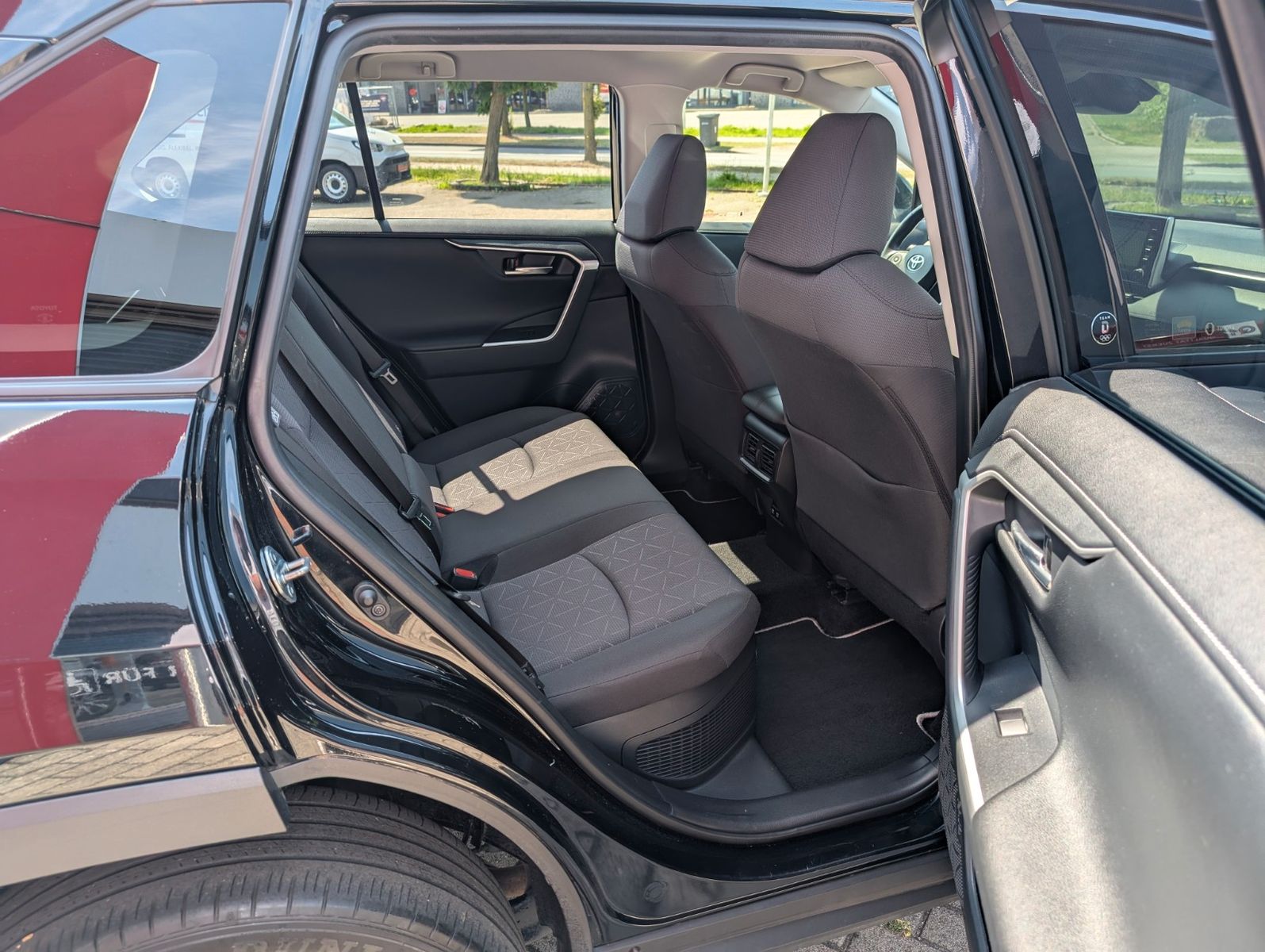 Toyota RAV 4 2.5 Hybrid - Samsaru's Car Outlet