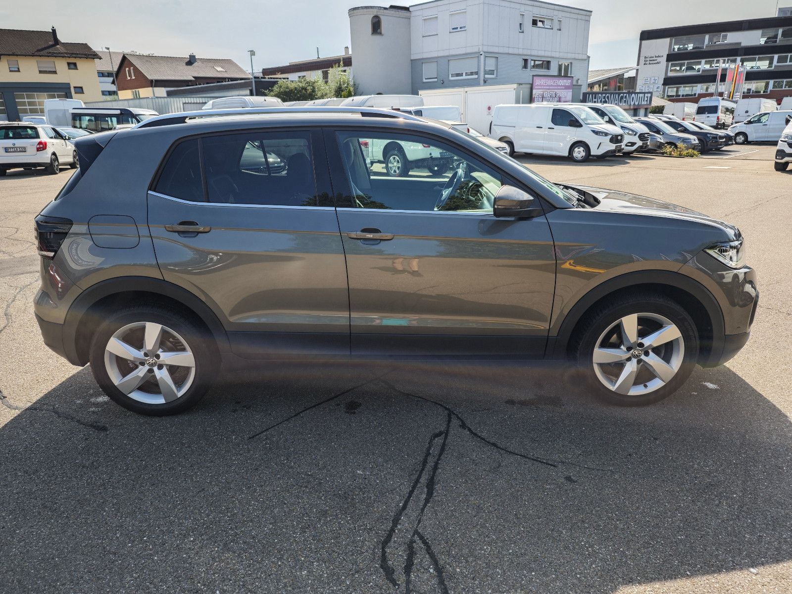 Volkswagen T-Cross Highline - Samsaru's Car Outlet
