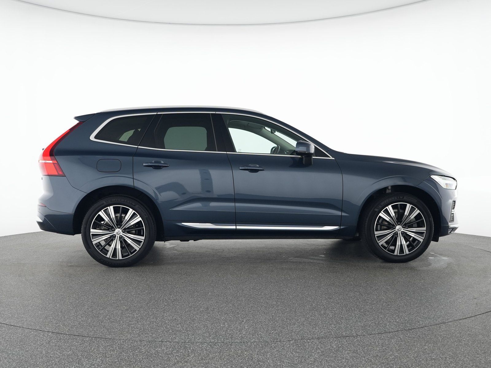 Volvo XC60 B5 AWD Ultimate Bright SONDERFINANZ: 1,99%*