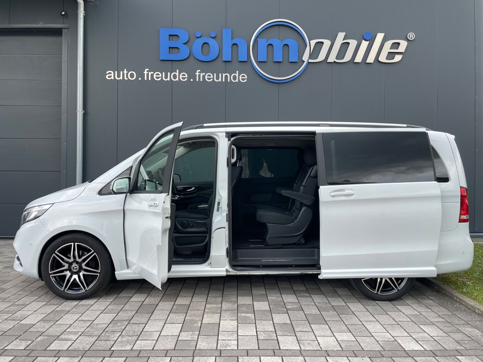 Mercedes-Benz V 300 d AMG - Samsaru's Car Outlet