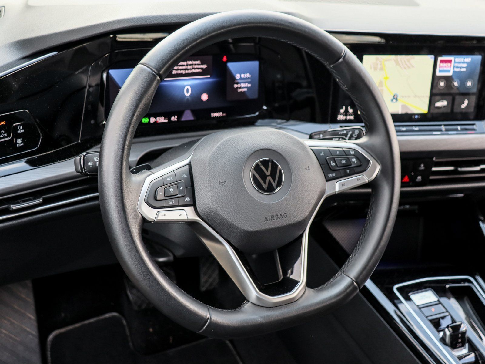 Volkswagen Golf Style 2.0 TDI DSG - Samsaru's Car Outlet