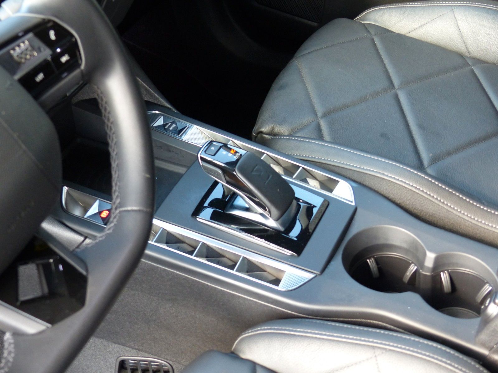 DS Automobiles DS 3 Crossback E-Tense Grand Chic - Samsaru's Car Outlet