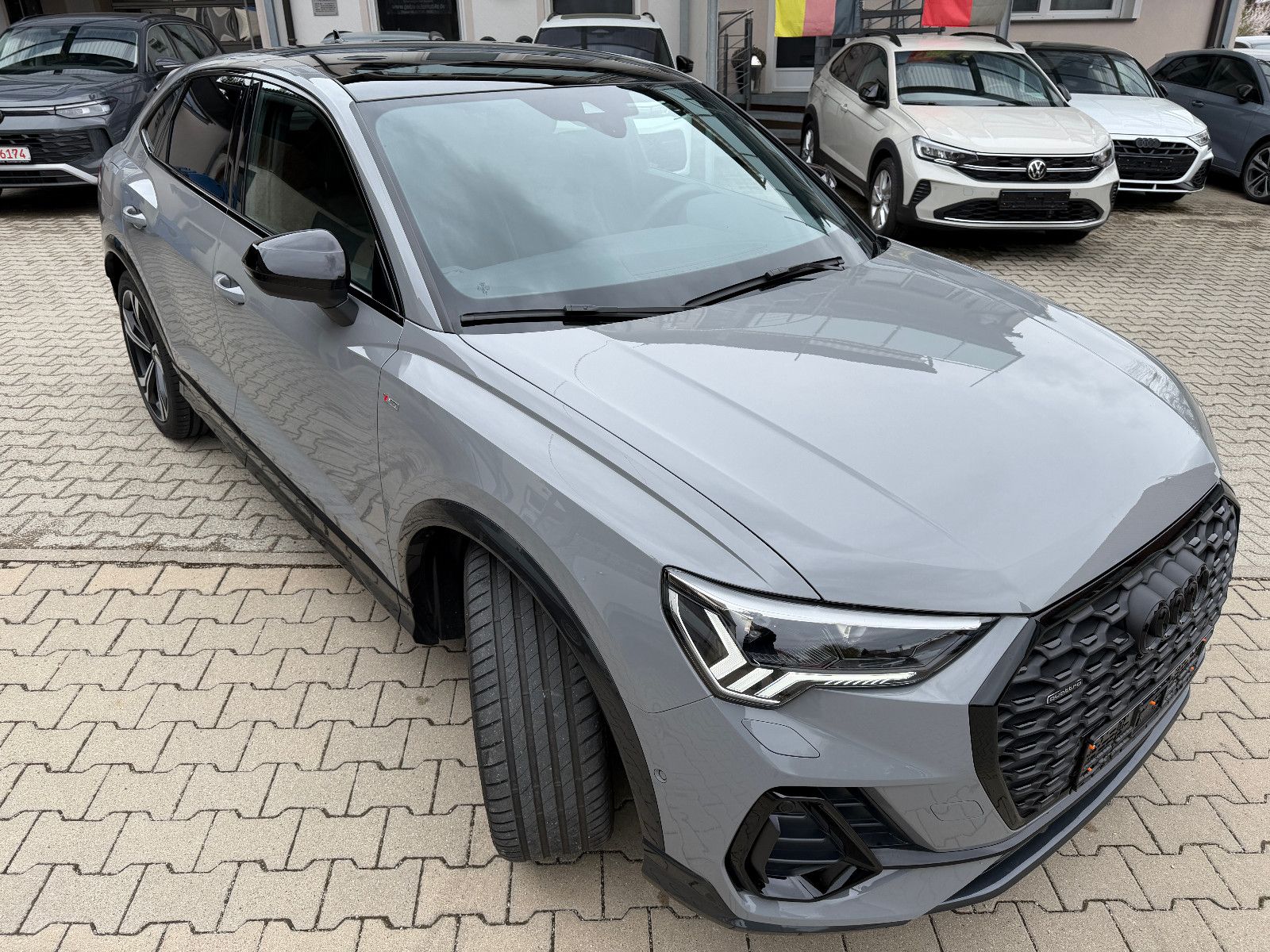 Audi Q3 Sportback 40 TFSI quattro S line, fast VOLL