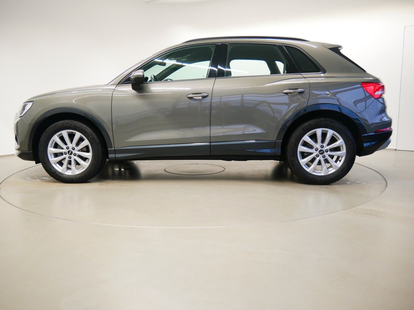 Audi Q3 35 TDI quattro advanced - Samsaru's Car Outlet