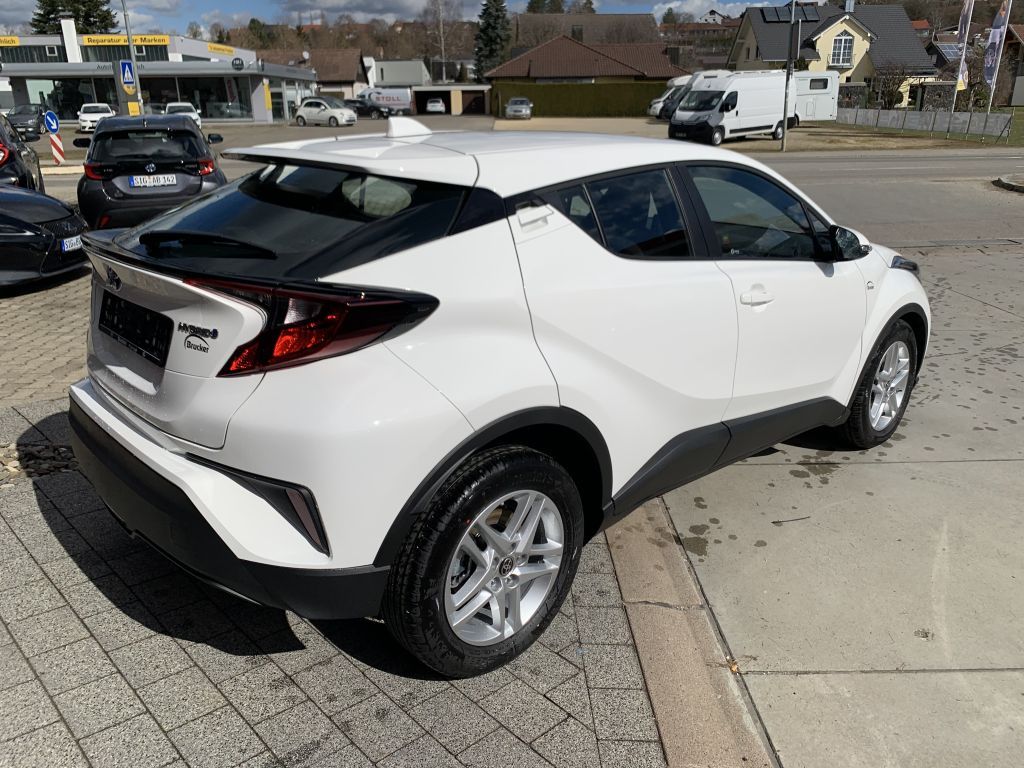Toyota C-HR Hybrid Flow - Samsaru's Car Outlet