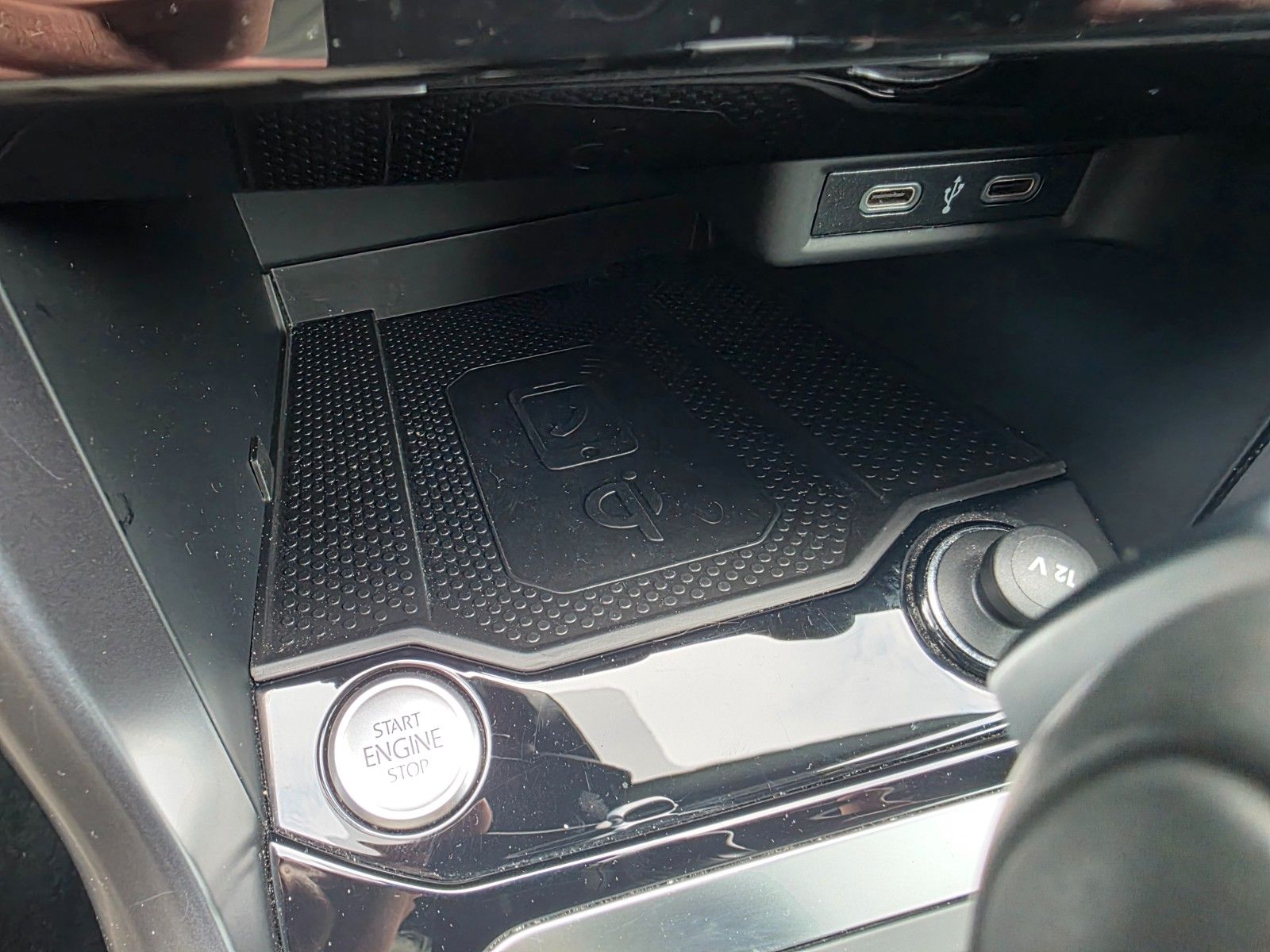 Volkswagen T-Roc R-Line Black - Samsaru's Car Outlet