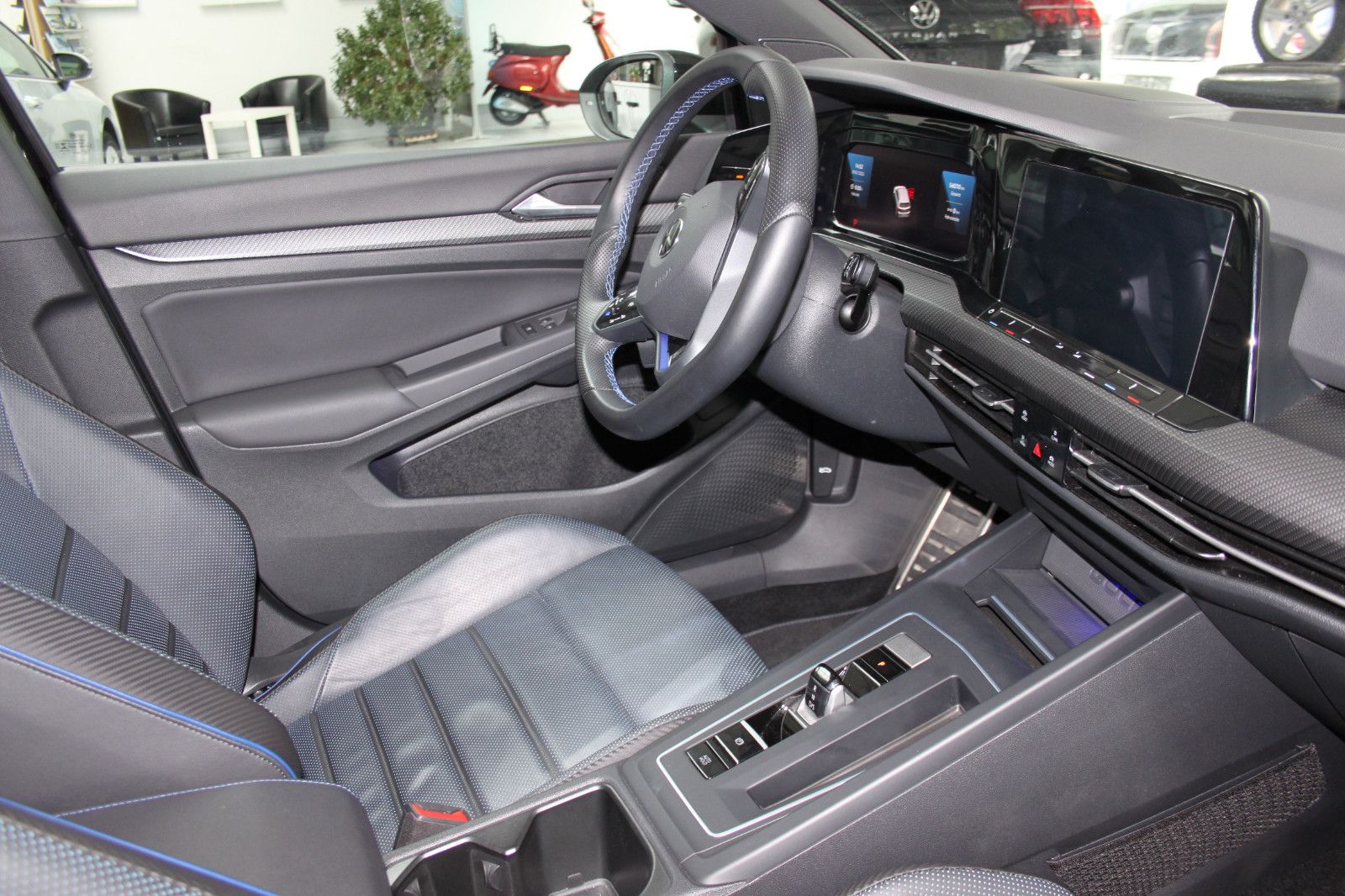 Volkswagen Golf VIII Lim./R/BLCKSTYLE/DSG/LEDER/R-PERFO-PAK