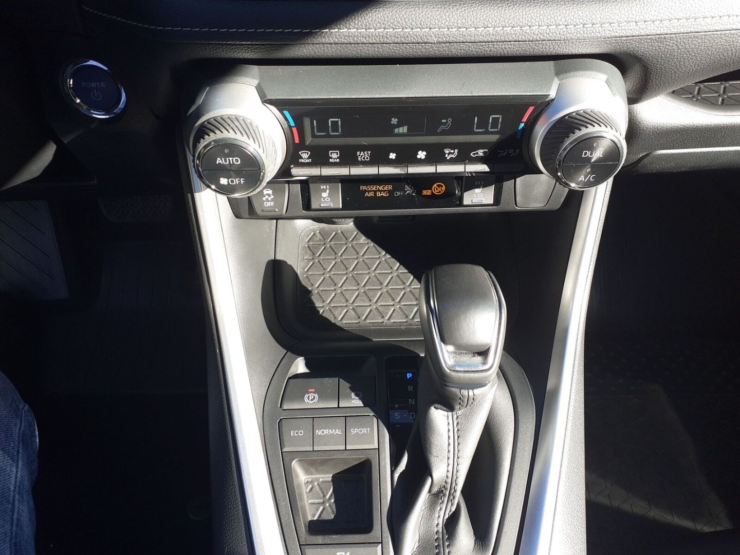 Toyota RAV 4 H3 Business FWD - Samsaru's Car Outlet