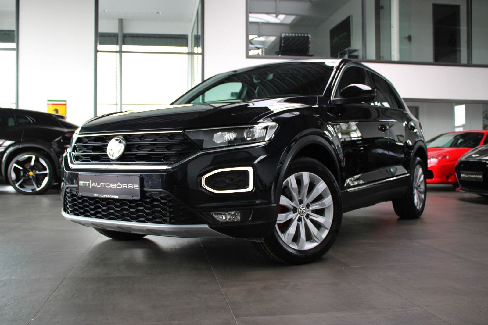 Volkswagen T-ROC 1.5 TSI ACT * SPORT * - Samsaru's Car Outlet