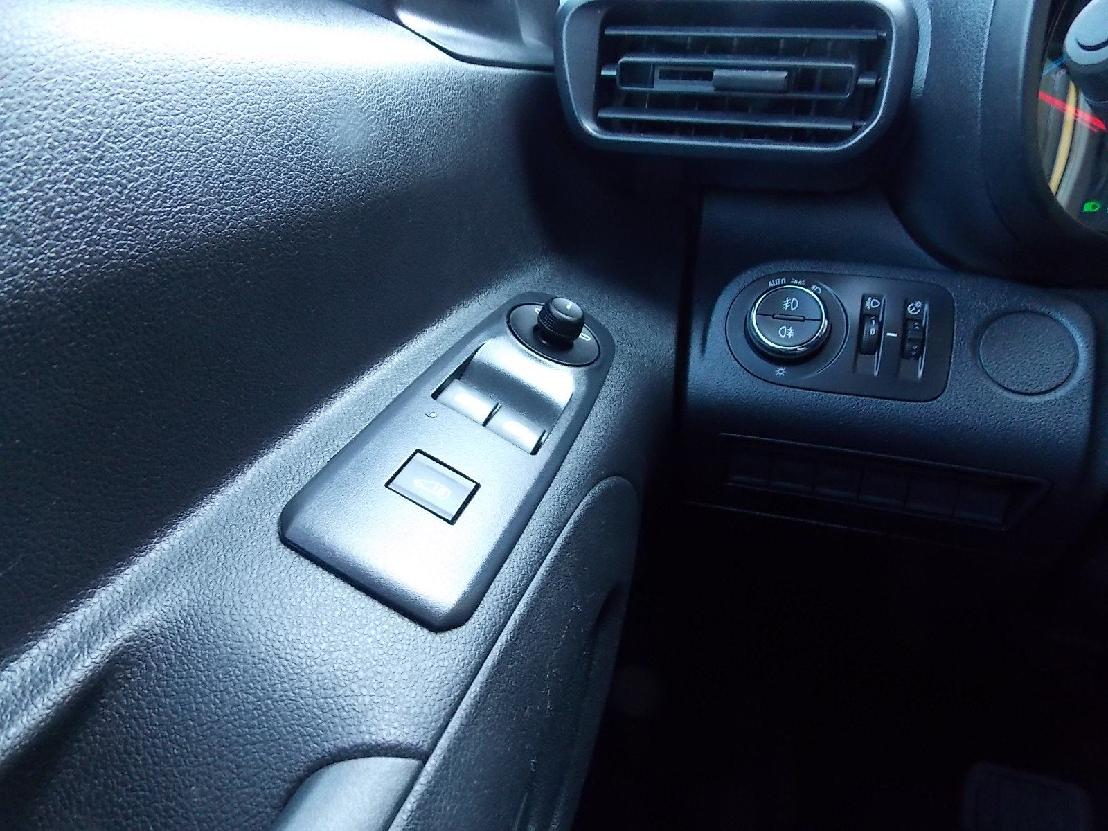 Opel Combo-e Cargo Edition - Samsaru's Car Outlet