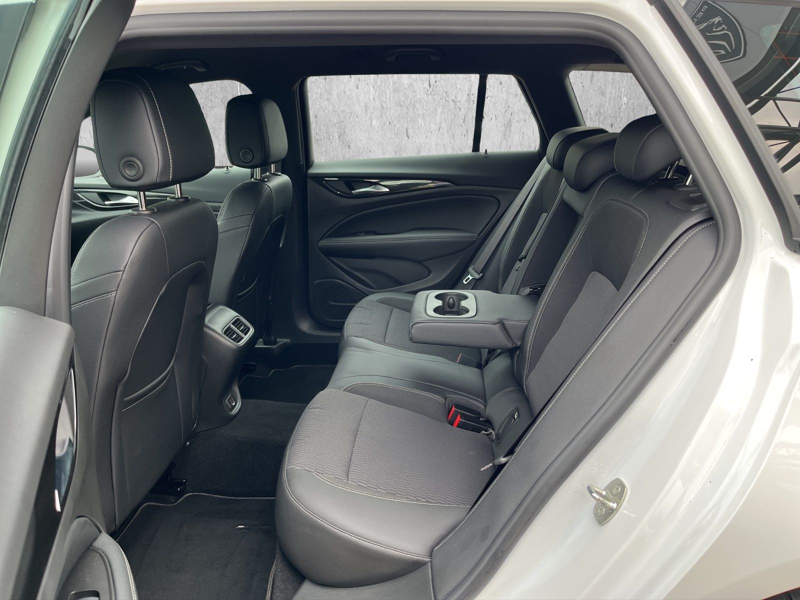 Opel Insignia ST Business Elegance - Samsaru's Car Outlet