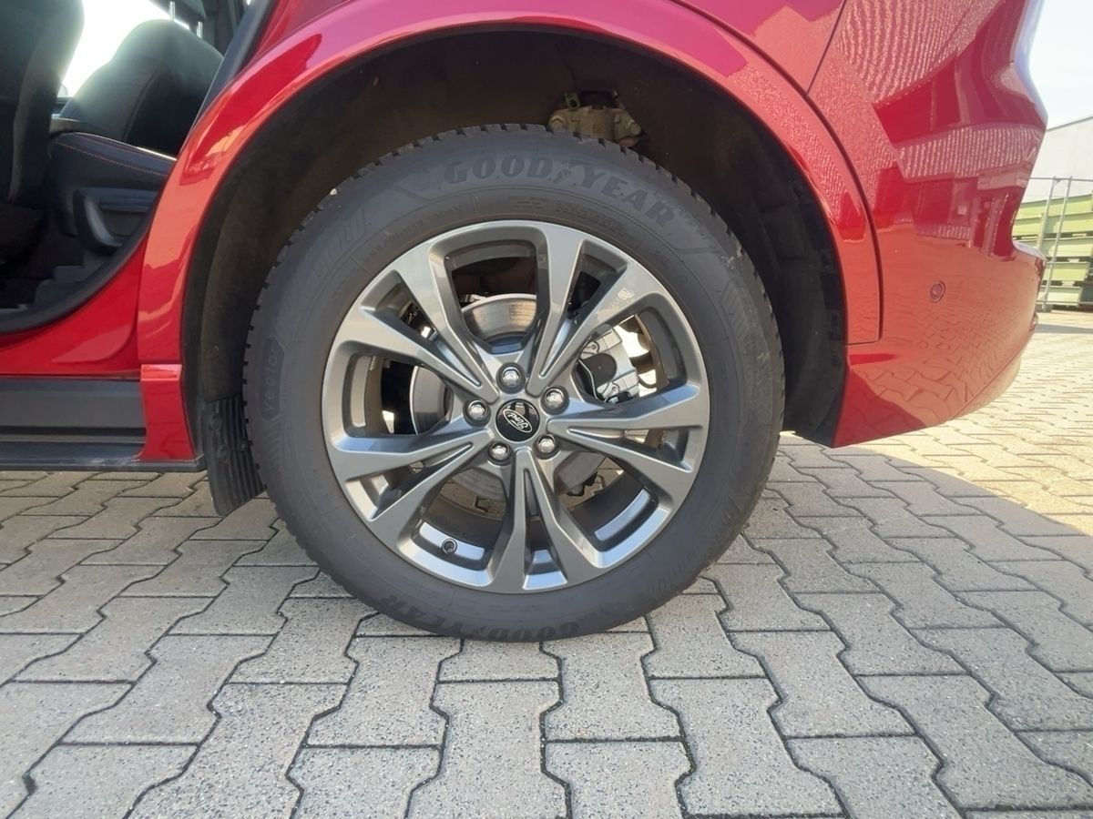 Ford KUGA ST-Line X - Samsaru's Car Outlet
