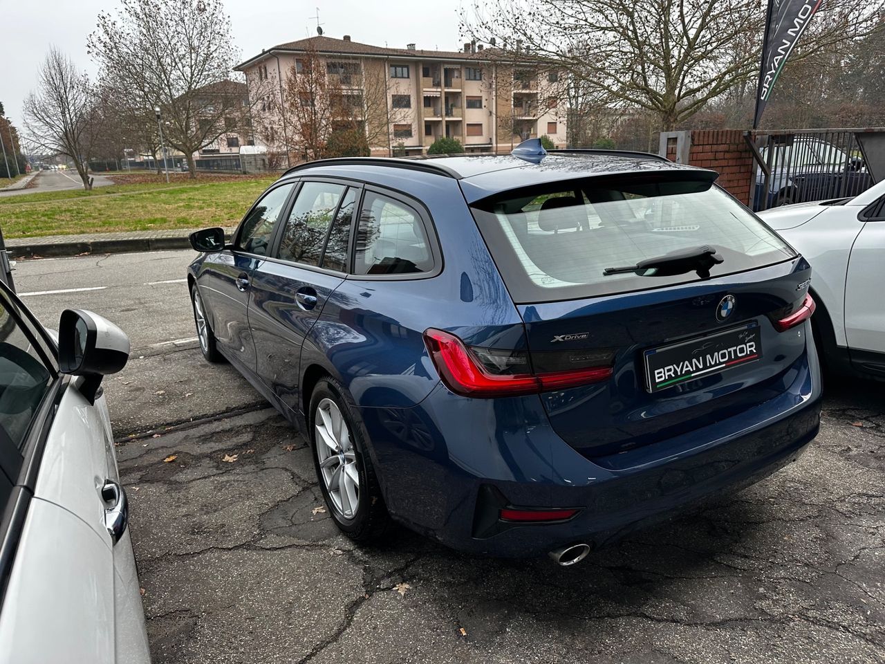 BMW 320 320d xDrive Touring Luxury - Samsaru's Car Outlet