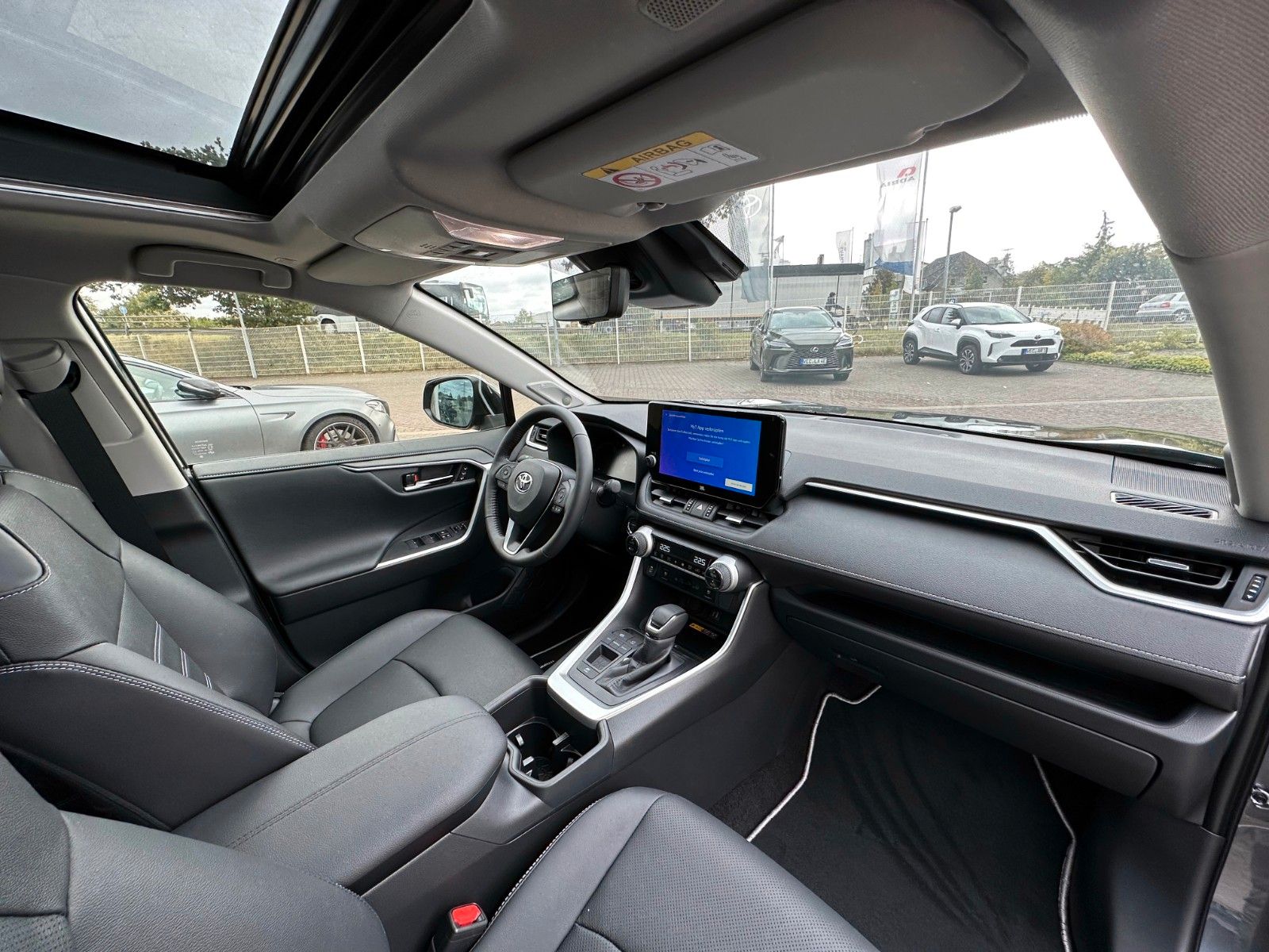 Toyota RAV 4 HYBRID PANORAMA LEDER NAVI DAB JBL 360°...