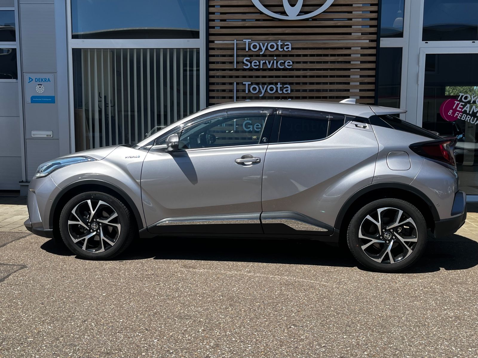 Toyota C-HR Hybrid - Samsaru's Car Outlet