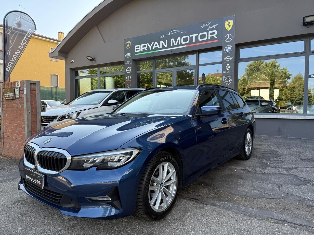BMW 320 320d xDrive Touring Business Advantage - Samsaru's Car Outlet