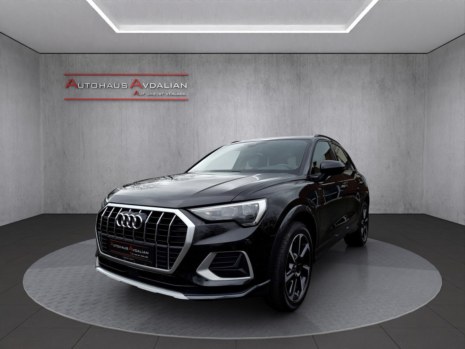 Audi Q3 45 TFSI qu. advanced - Samsaru's Car Outlet