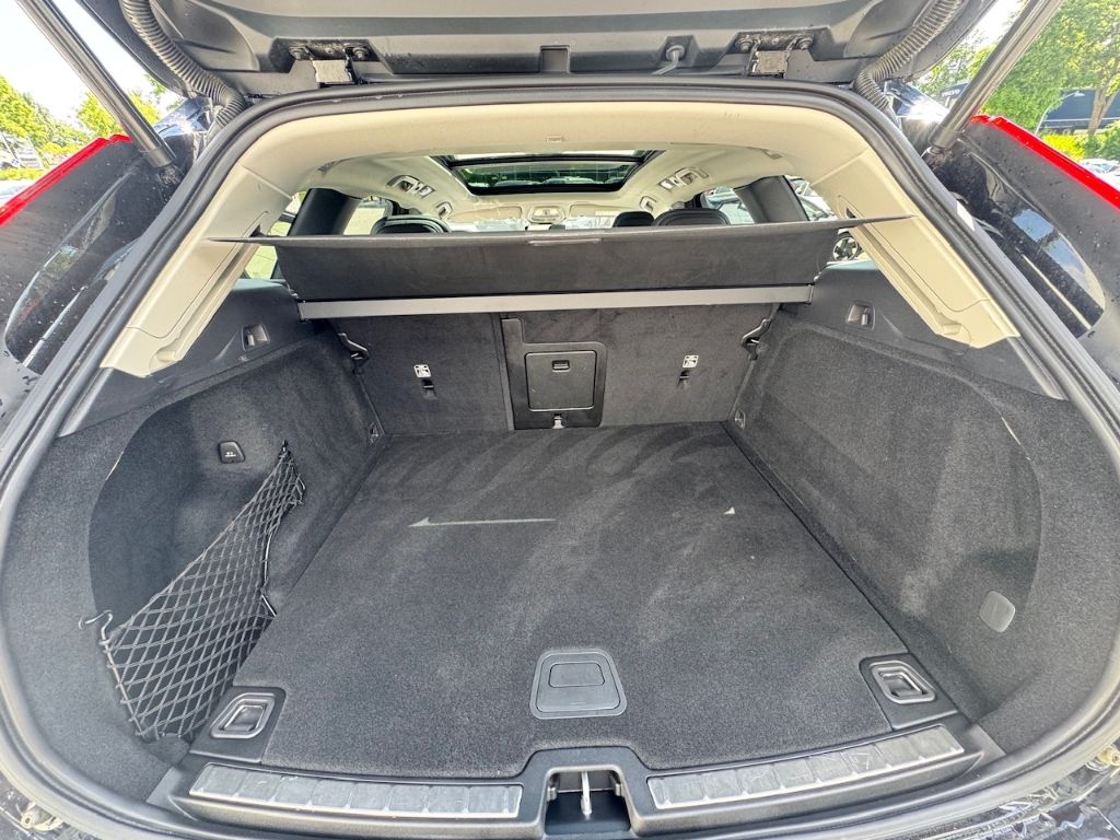 Volvo XC60 Momentum Pro B4 Diesel - Samsaru's Car Outlet